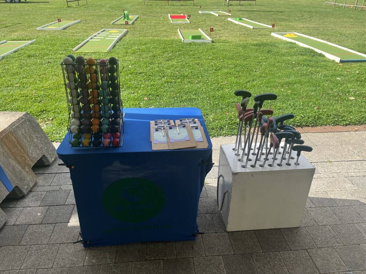 9 hole mobile mini golf course