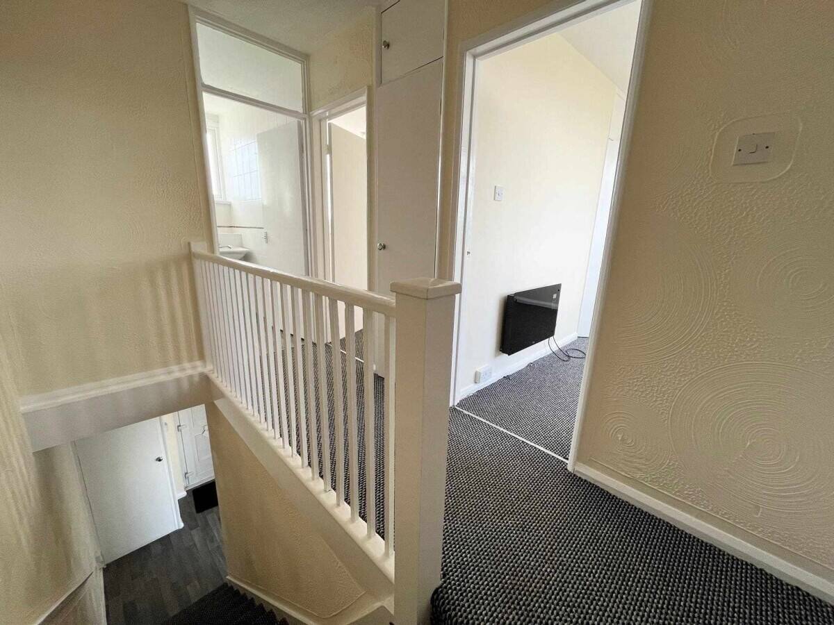 Freehold Salon and 2 bed flat for sale in Solihull Photo 15