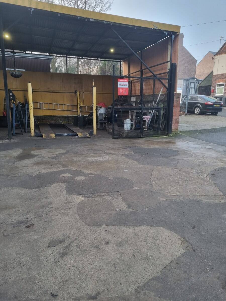 Busy Garage mot Centre for Sale in Wombell Barnsley South Yorkshire Photo 15