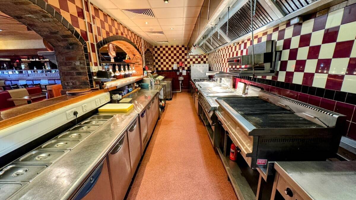 Licensed bar and restaurant business for sale in the established Showcase Leisure Park