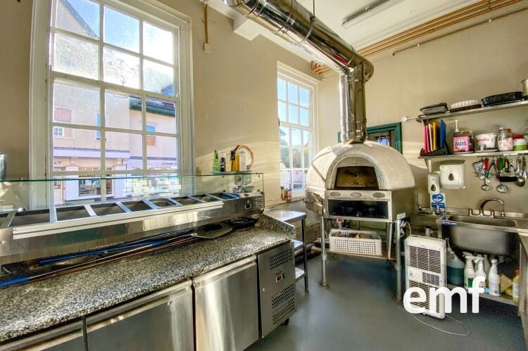 Pizza Restaurant, Bar & Takeaway