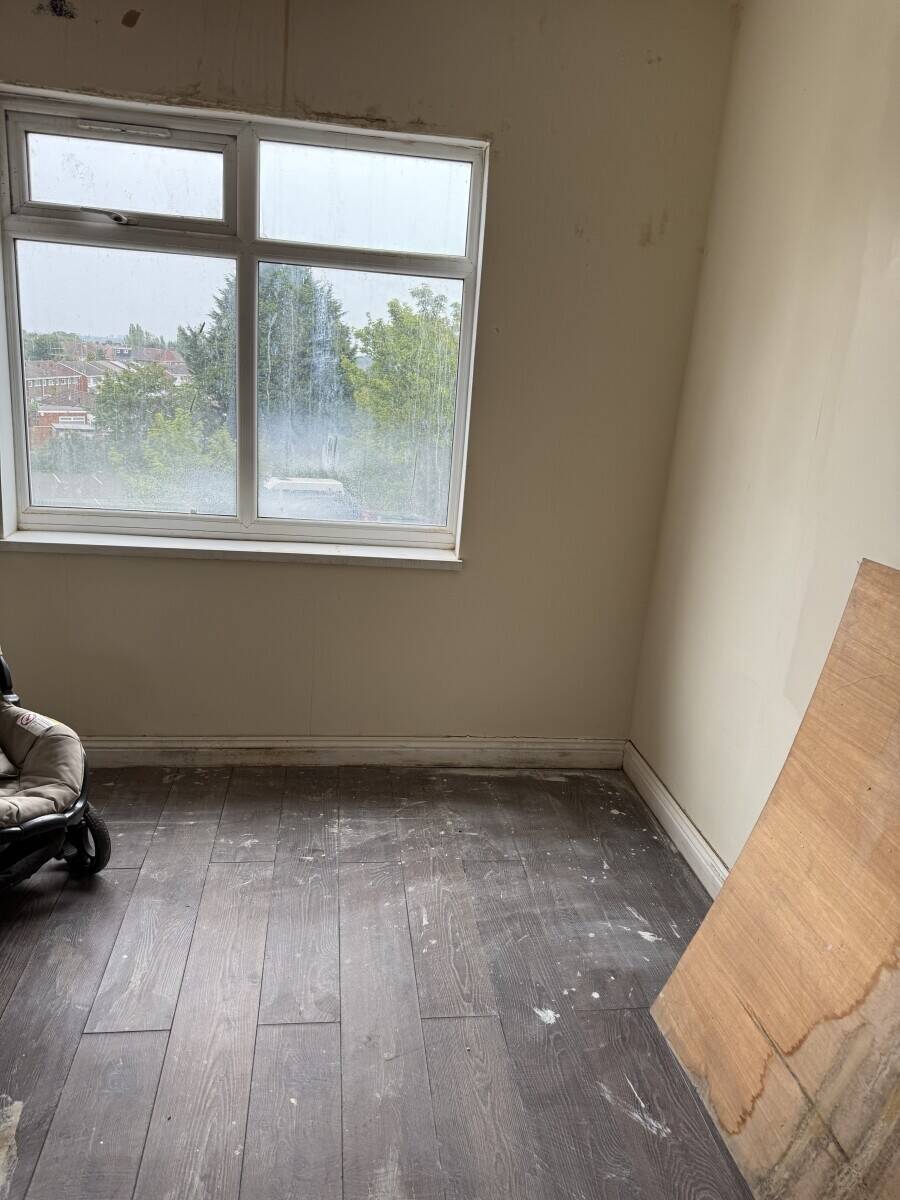 Reduced to &pound;33K Pizza Takeaway Birmingham Northfield with 2-bed flat - Day One Income