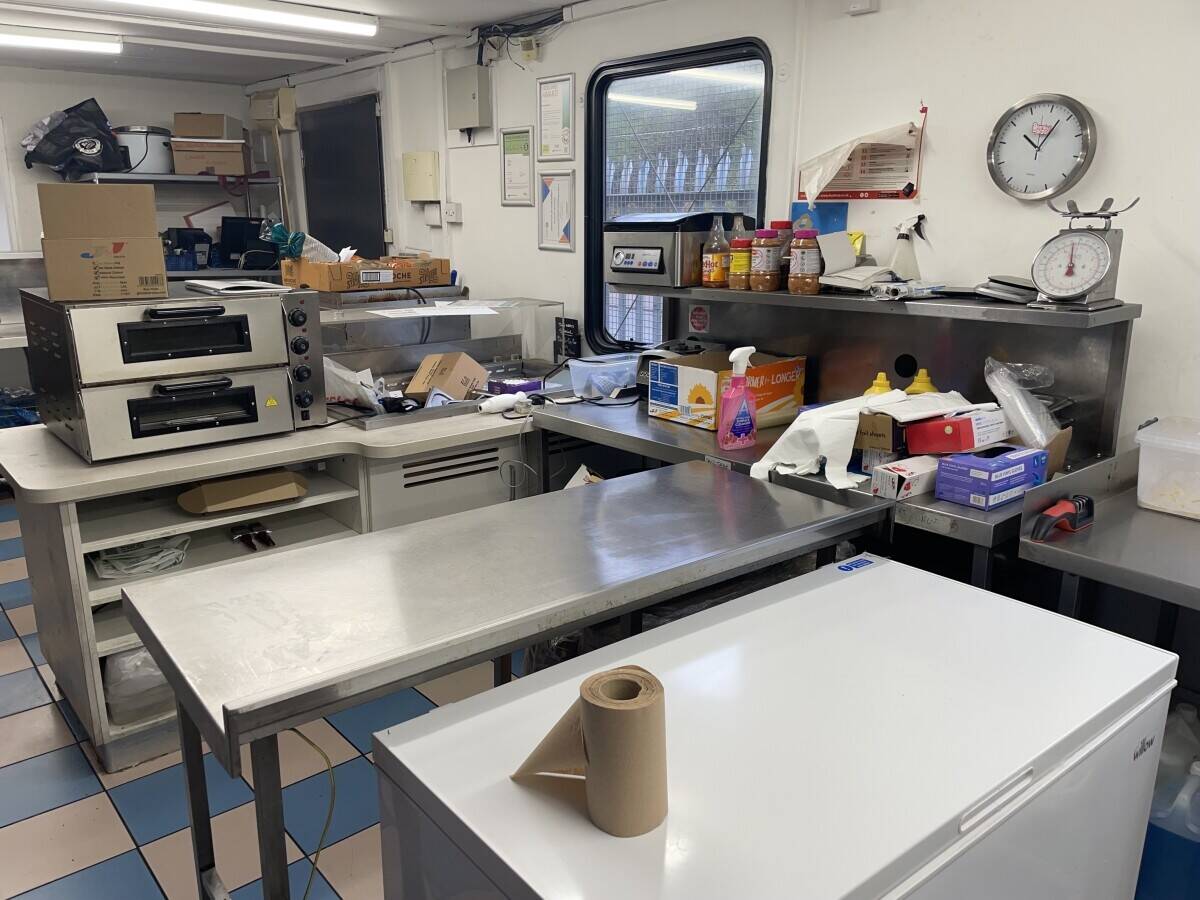 Freehold Fast food business perfectly located in Birmingham for big customer reach