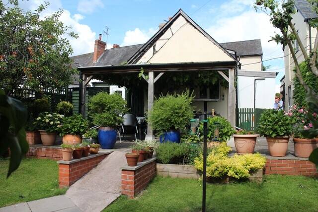 HEREFORDSHIRE - RENOWNED ‘BLACK & WHITE’ VILLAGE CENTRE RESTAURANT WITH SEPARATE OWNERS' HOME Photo 14