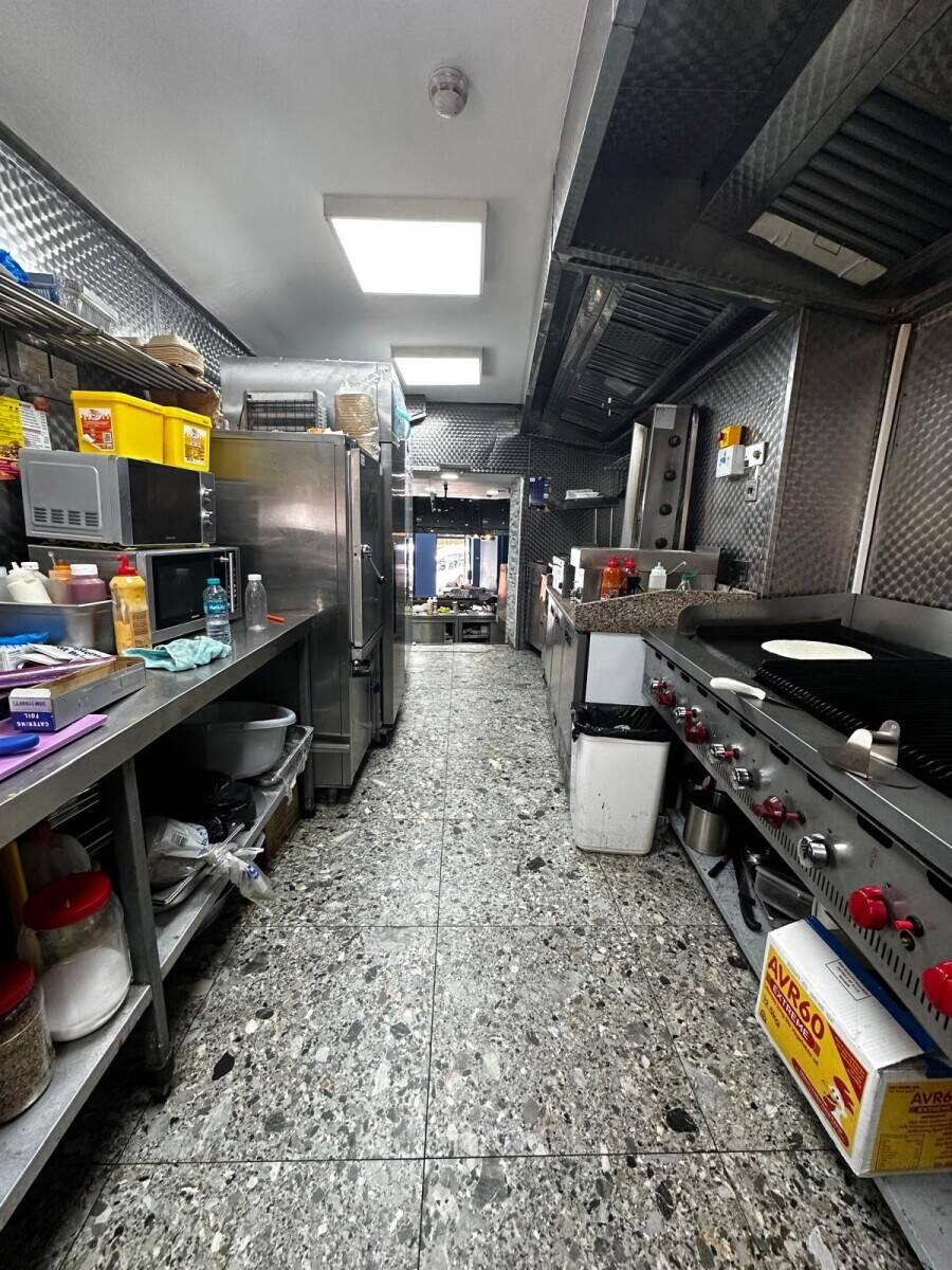 Modern Equipped Takeaway Shop on Edgware Road For Sale Photo 14