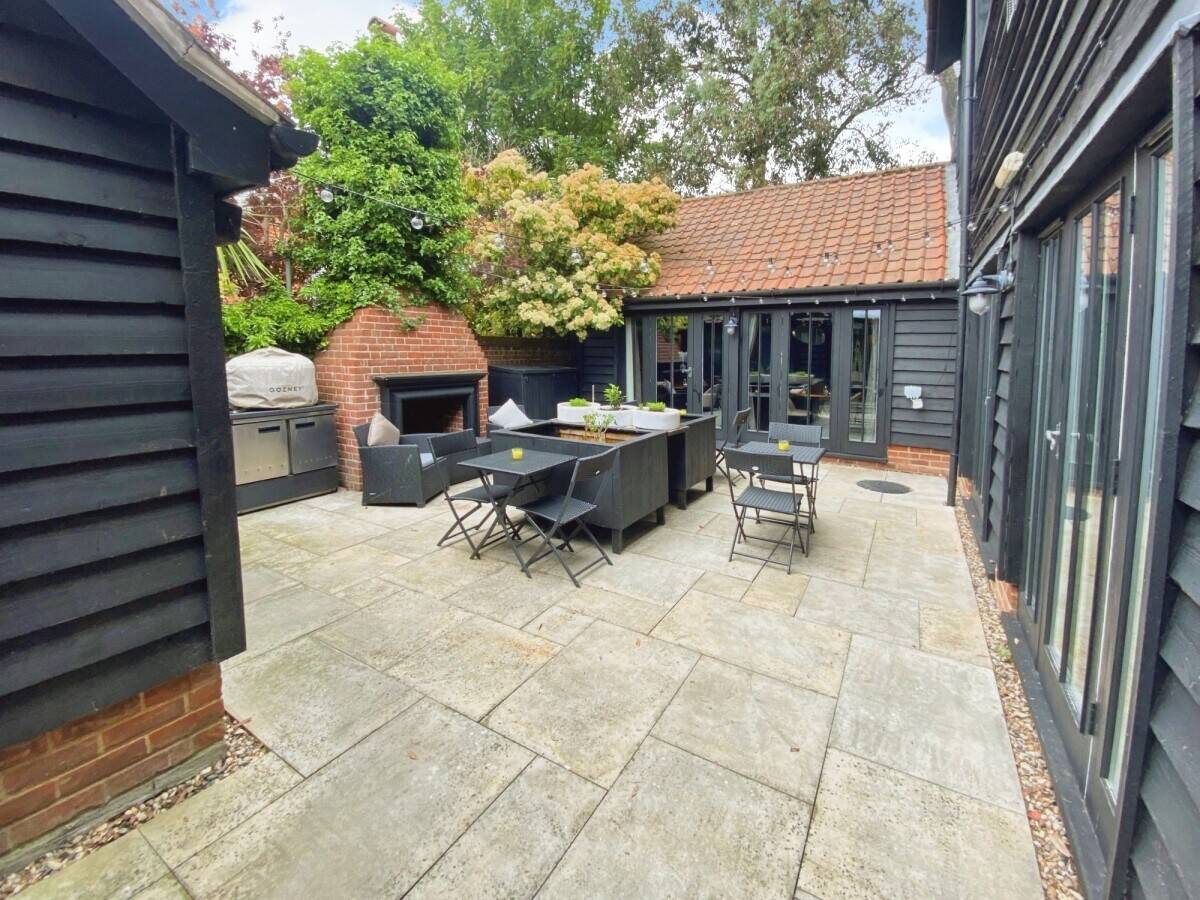 Vacant Fitted Bar / Restaurant - North Hill, Colchester Photo 14