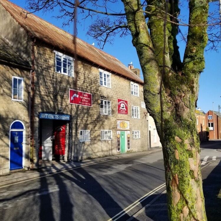 FABRIC/TEXTILE & HABERDASHERY RETAILER AND ASSOCIATED SERVICES