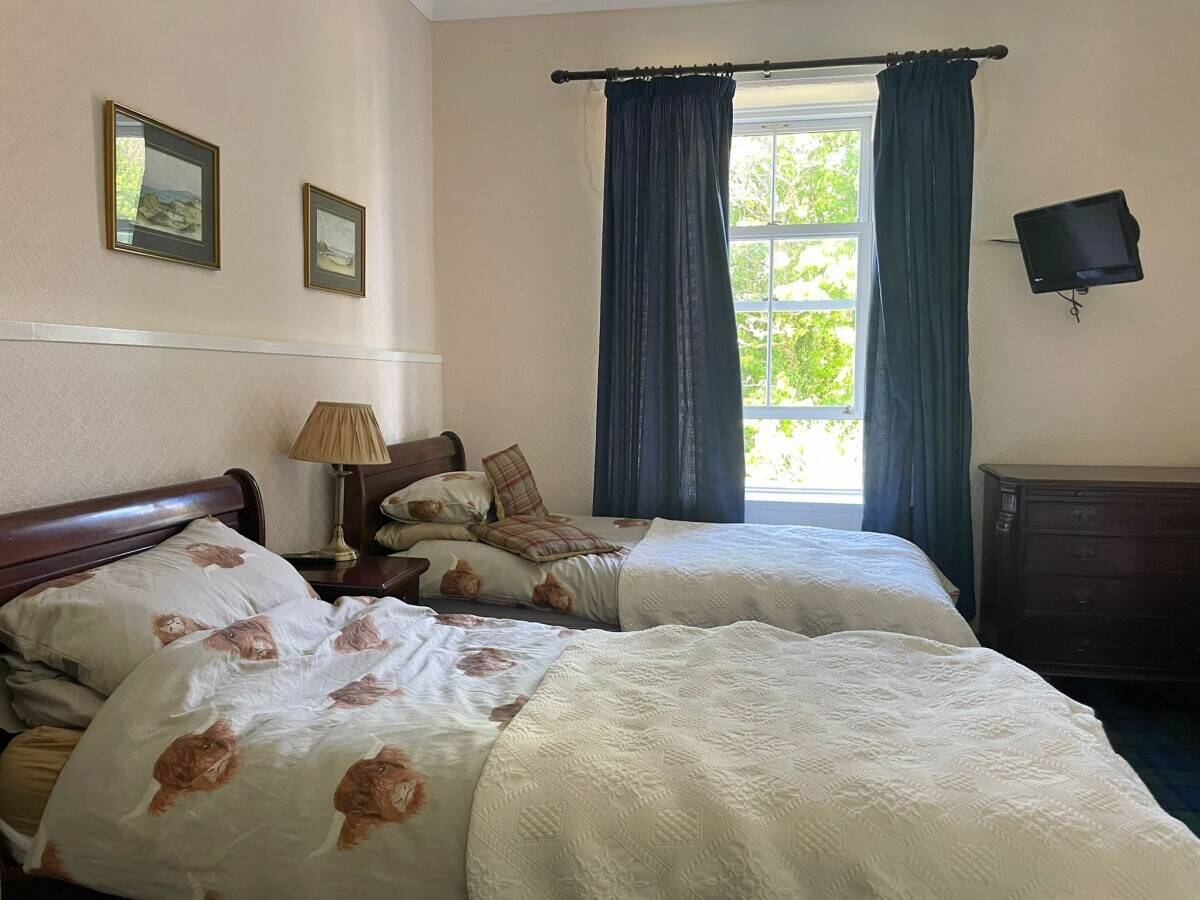 KIRKCUDBRIGHTSHIRE - 12 BEDROOM RIVERSIDE HOTEL & RESTURANT WITH CAMPSITE