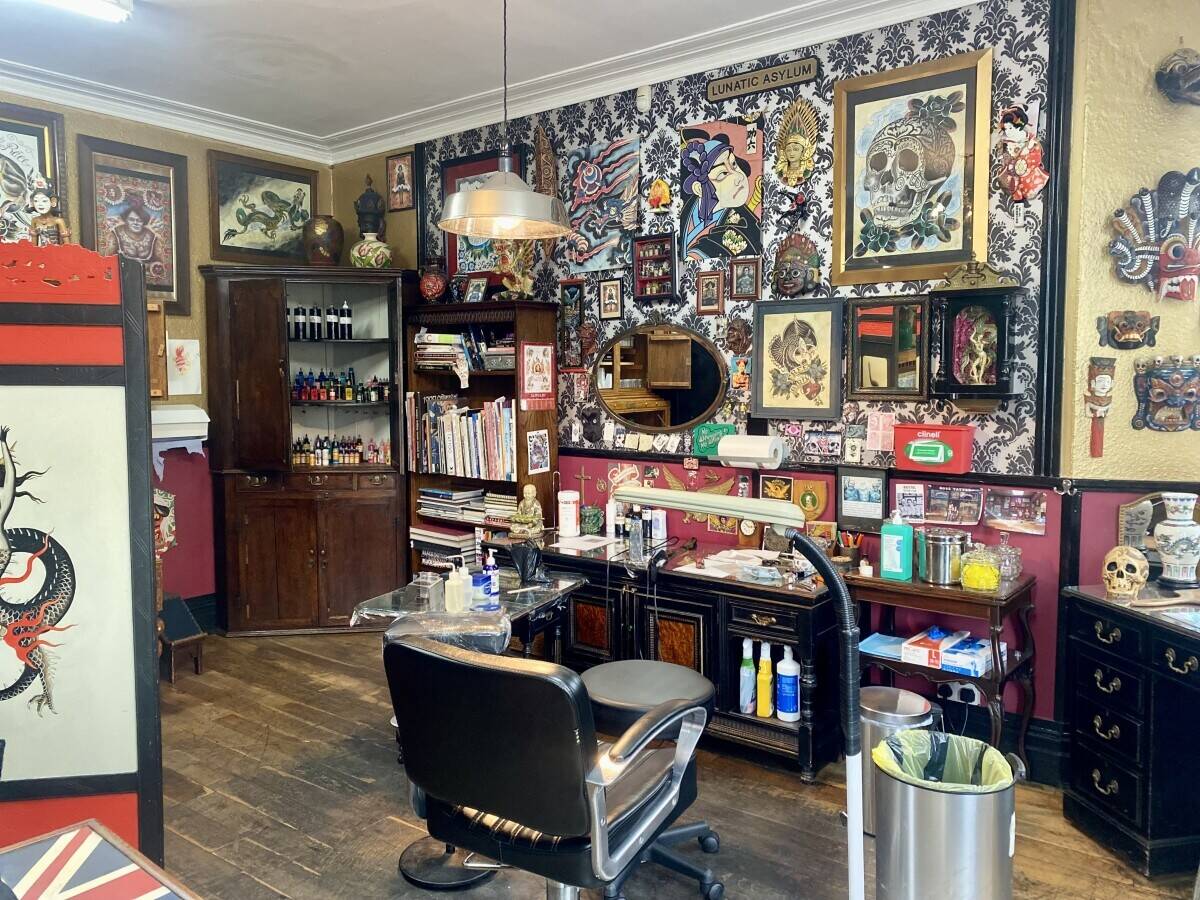 Unique Custom Tattoo Studio for sale in Devon  Photo 14