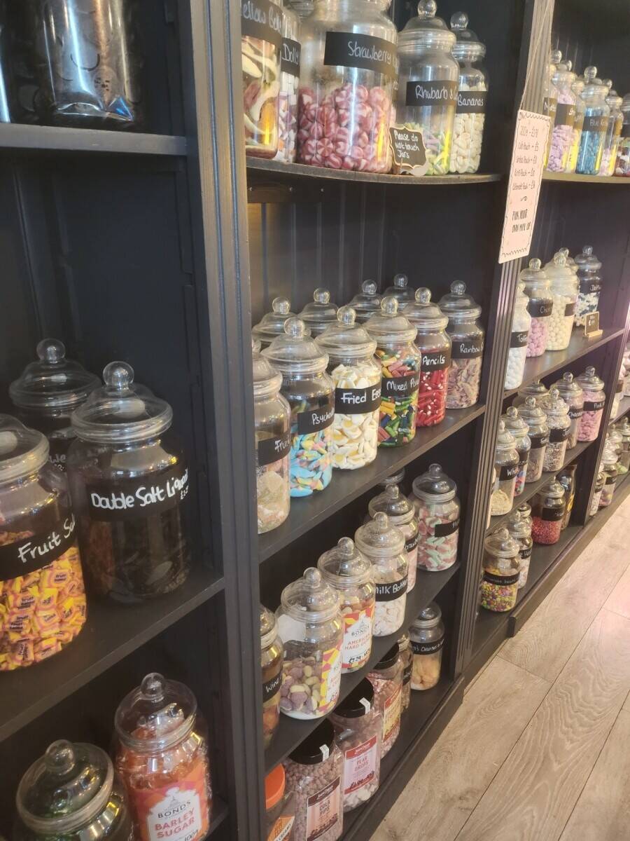 Established Sweet  & Bubble Tea shop in Crowthorne High St - Berkshire Photo 14