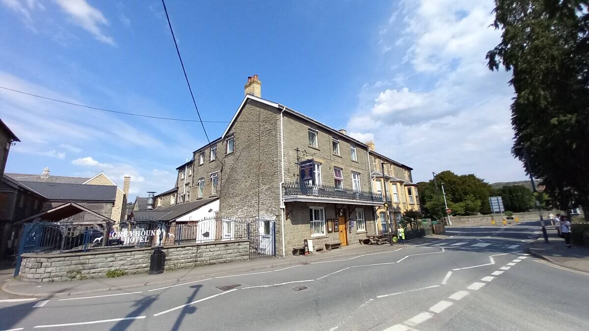 MID WALES - PROMINENT MARKET TOWN HOTEL WITH ESTABLISHED TRADE Photo 14