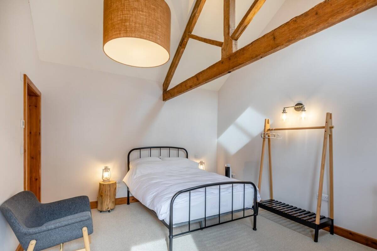 Farm House plus The Retreat -  Thriving Guest Business that sleeps 16
