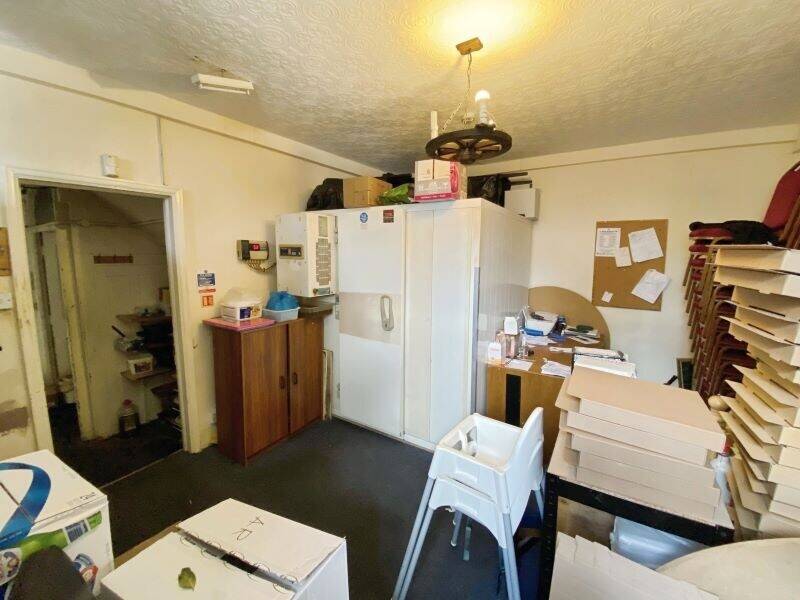 LONG ESTABLISHED 60-70 COVER RESTAURANT - NORTH STREET, ROCHFORD.