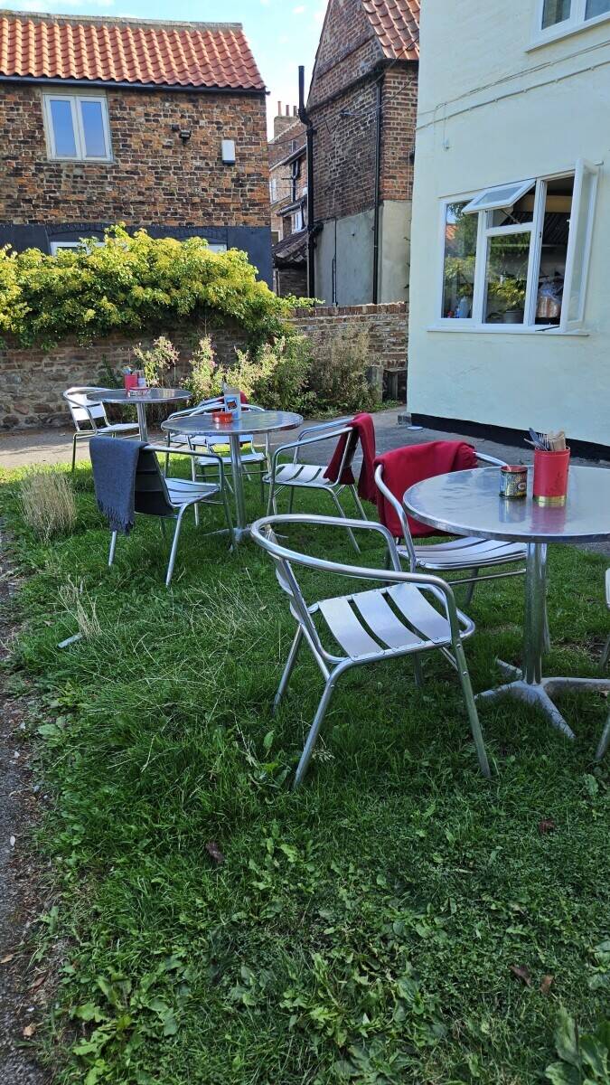 Busy cafe/coffee shop for sale on Boroughbridge Photo 12