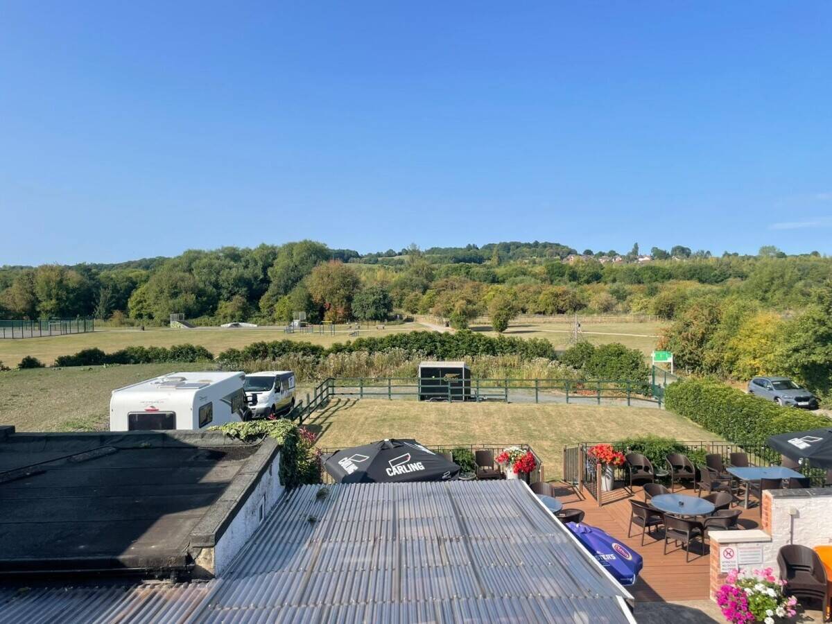 NOTTINGHAMSHIRE - COMMUNITY PUB SITUATED ON A LARGE PLOT