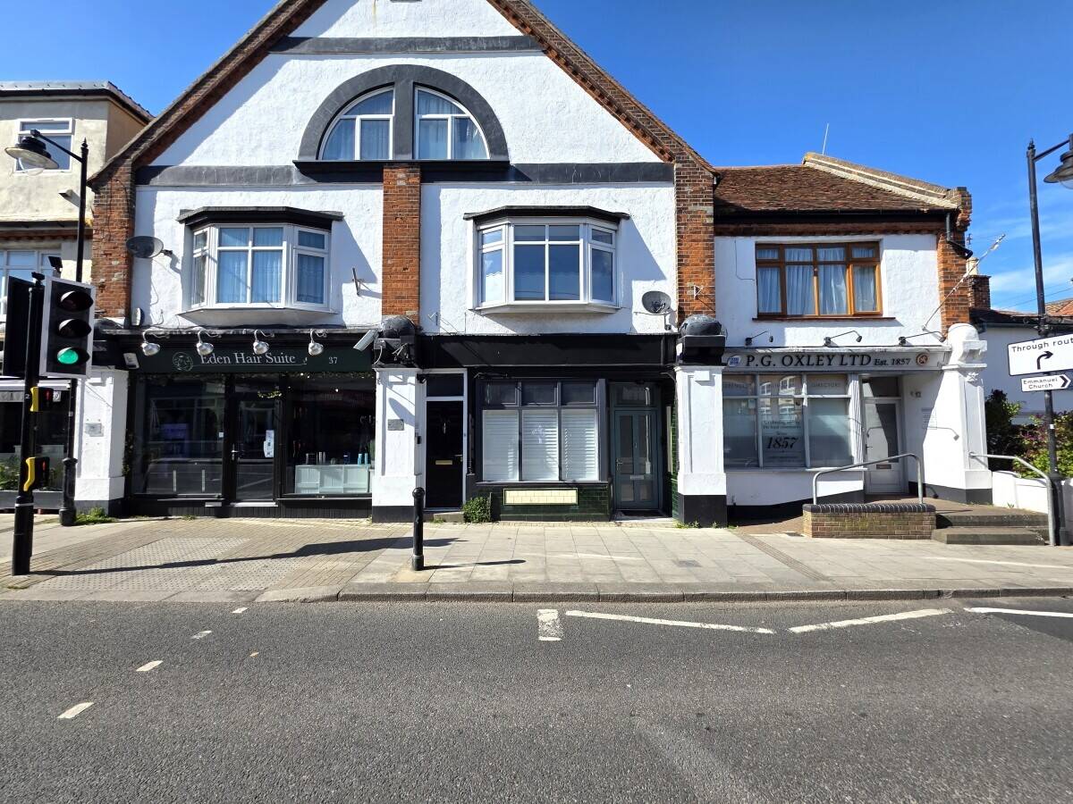 FREEHOLD PRIME HOLIDAY LET INVESTMENT