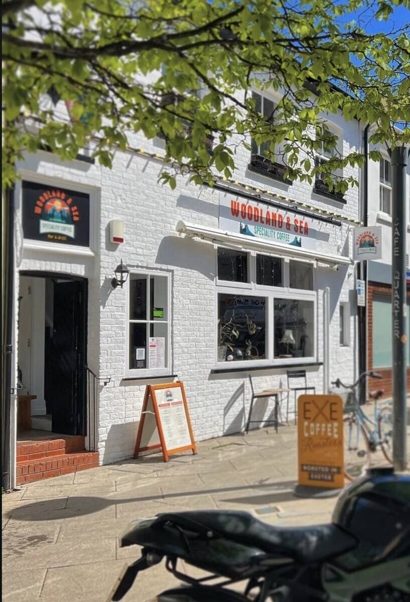Coffee shop & Bar & Grill