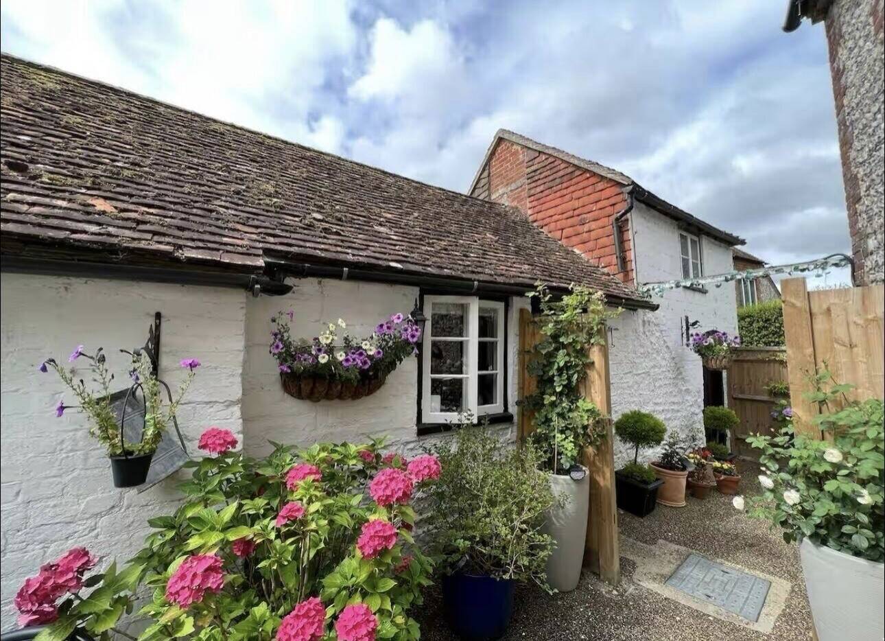 South Downs guest house and cafe business for sale, near Goodwood Photo 15