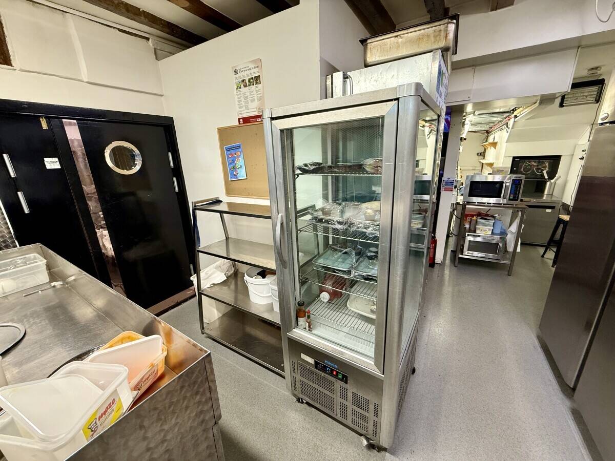 Restaurant, Cocktail Bar & Shisha Lounge with Flats above for Sale in Buckinghamshire Photo 14