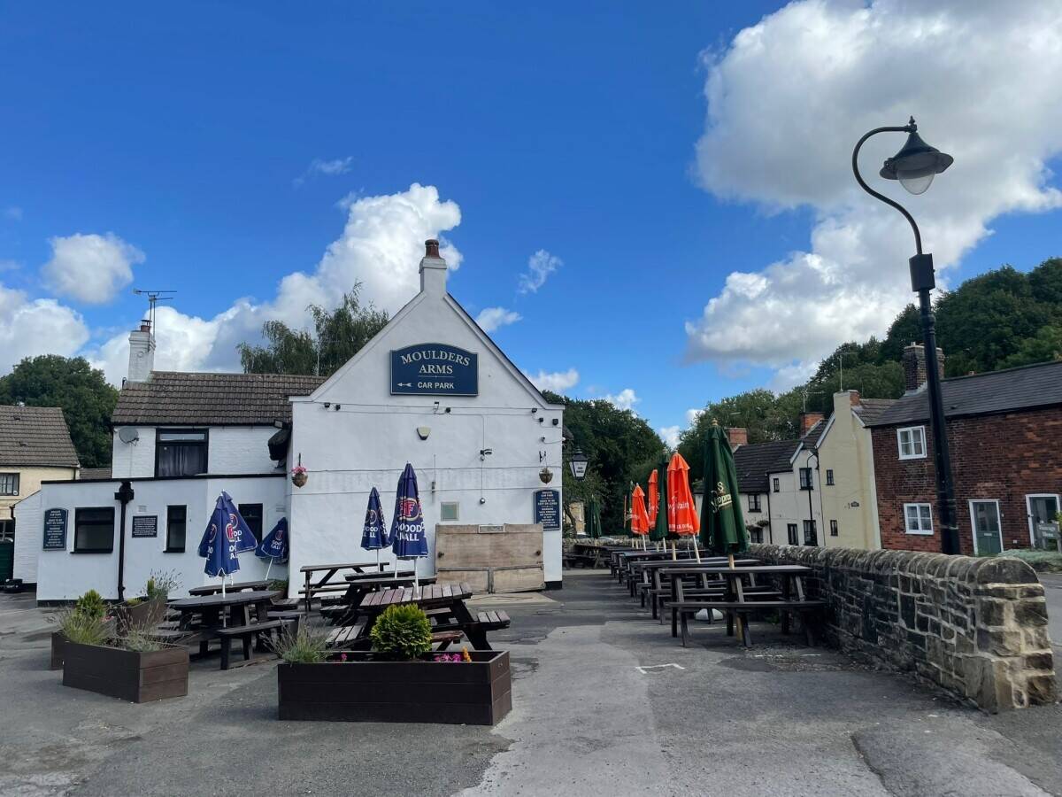 DERBYSHIRE - TRADITIONAL COMMUNITY PUBLIC HOUSE AND RESTAURANT Photo 14