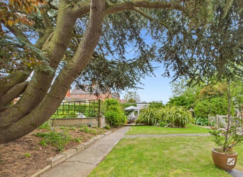 LINCOLNSHIRE COAST - GUEST HOUSE WITH STUNNING GARDENS AND SEPERATE ANNEXE Photo 14