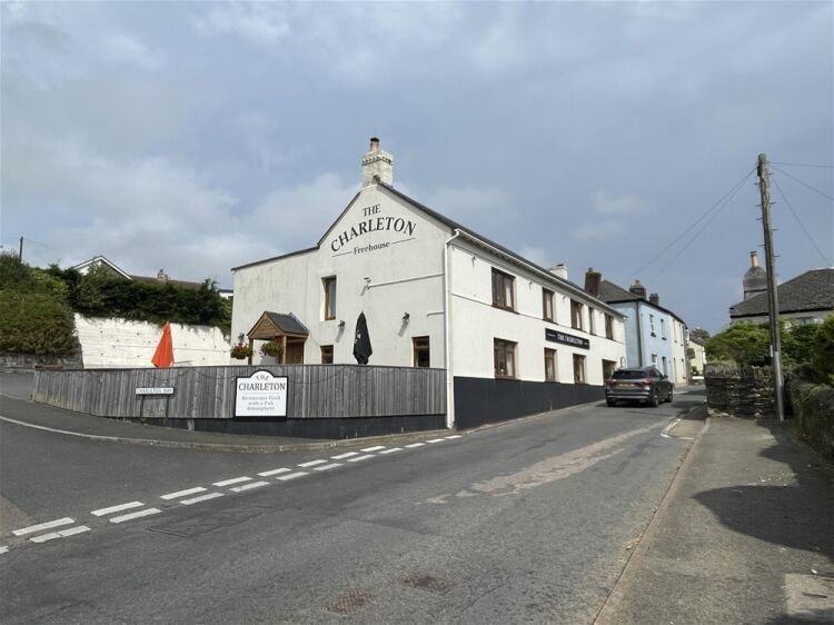 Immaculate Freehouse in South Hams – Recently Renovated For Sale in Kingsbridge Photo 14