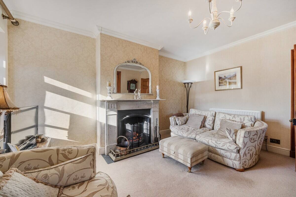 5 Bed House with 3 x 2 Bed Holiday Lets on a 3 acre plot