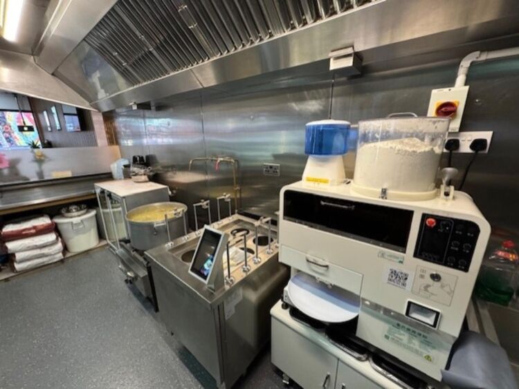 Leasehold Chinese Noodle Restaurant Located In Coventry Photo 14
