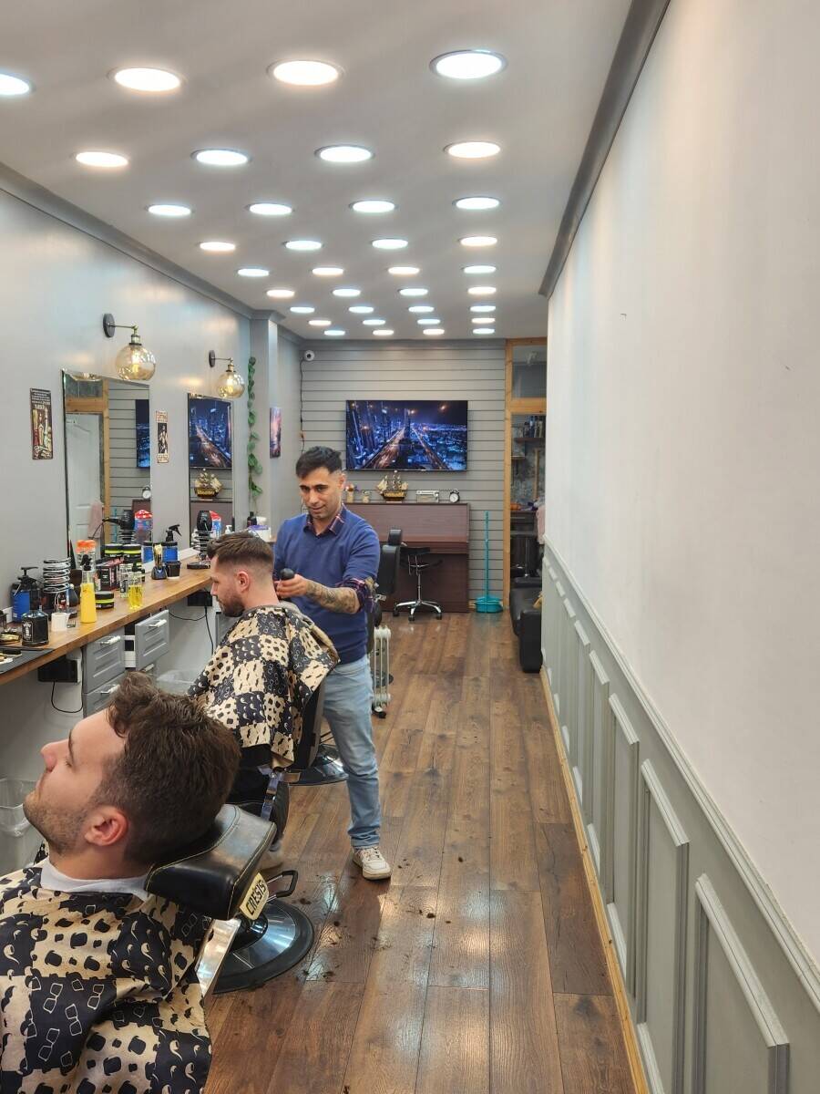 Barber Shop Lease For Sale in Brixton London SW9.