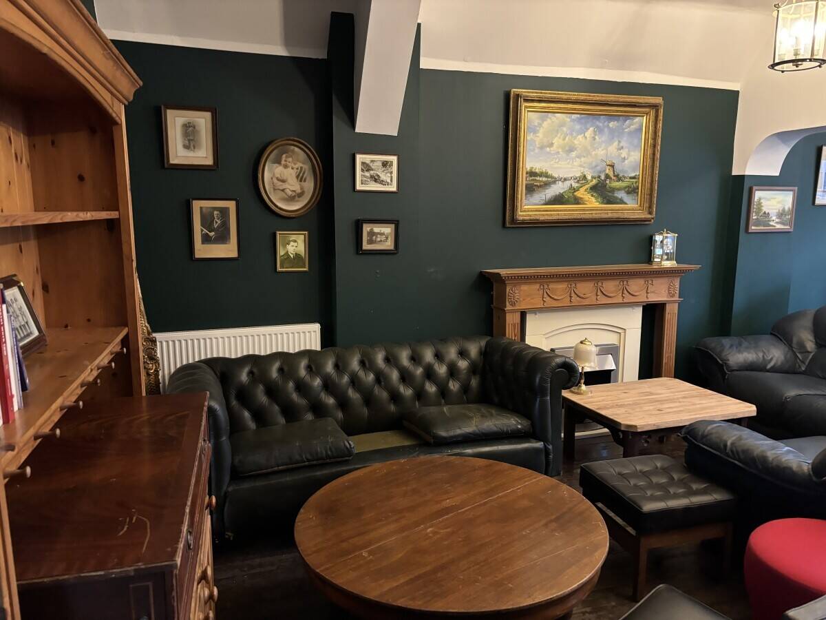 Coffee shop/Sandwich bar on main tourist street in city center. Photo 14