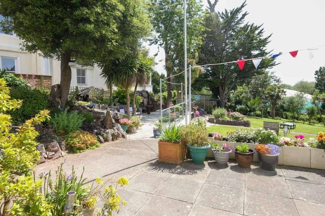 An Excellently Presented, 30-Bedroom En-suite Hotel