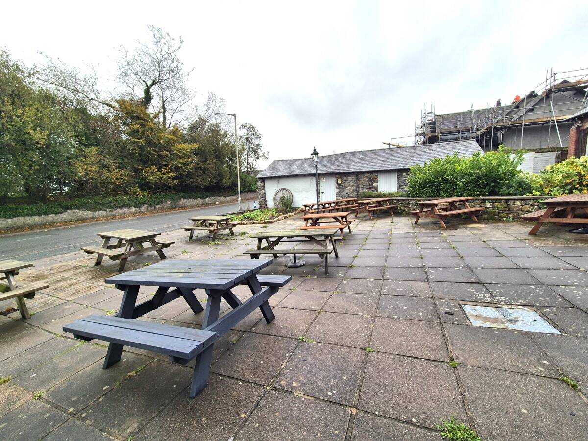 SOUTH LAKELAND – COSY BAR AND RESTAURANT IN CONVERTED STONE BARN Photo 14
