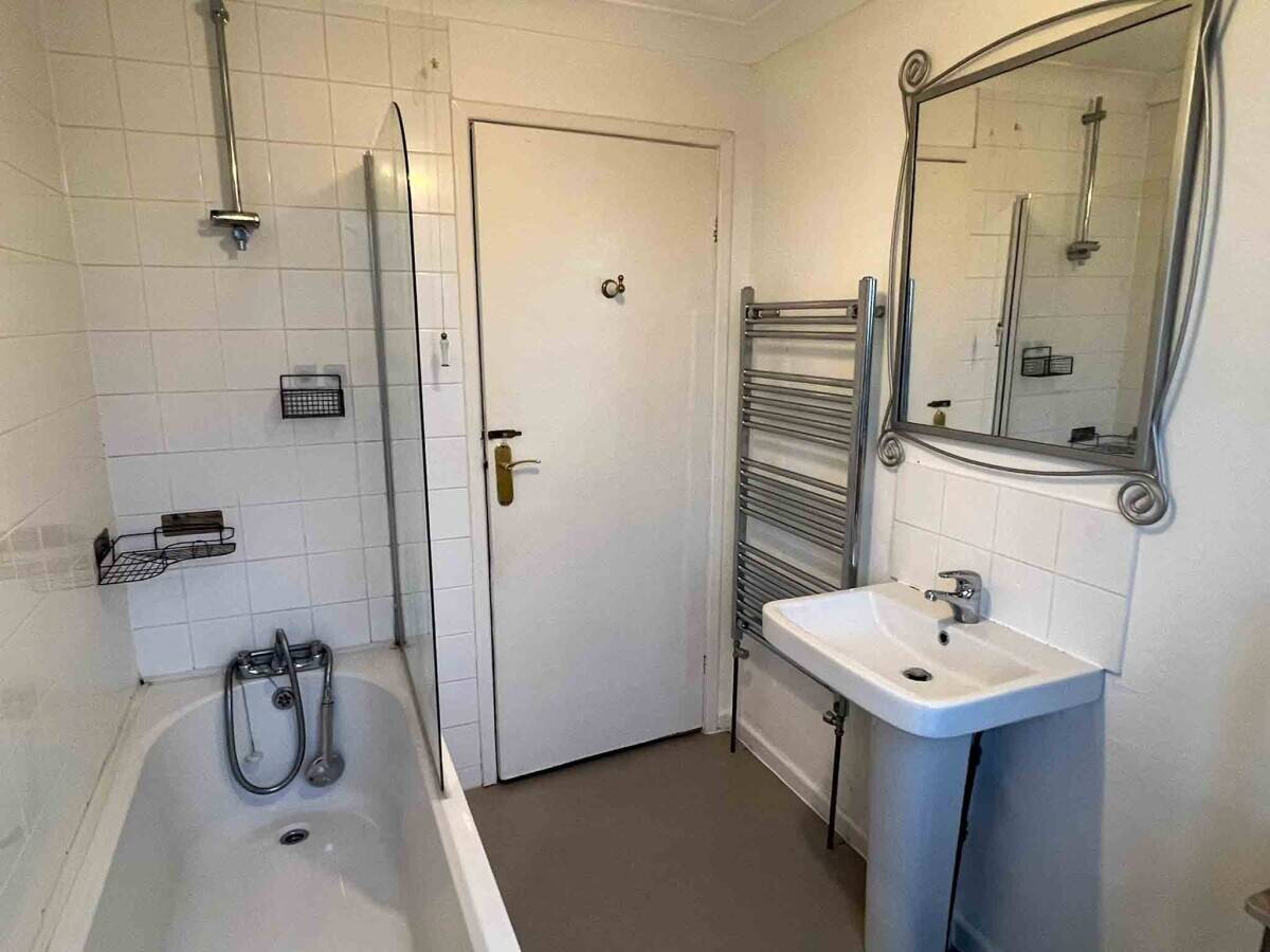 A successful Fish & Chip shop with accommodation for sale Photo 14
