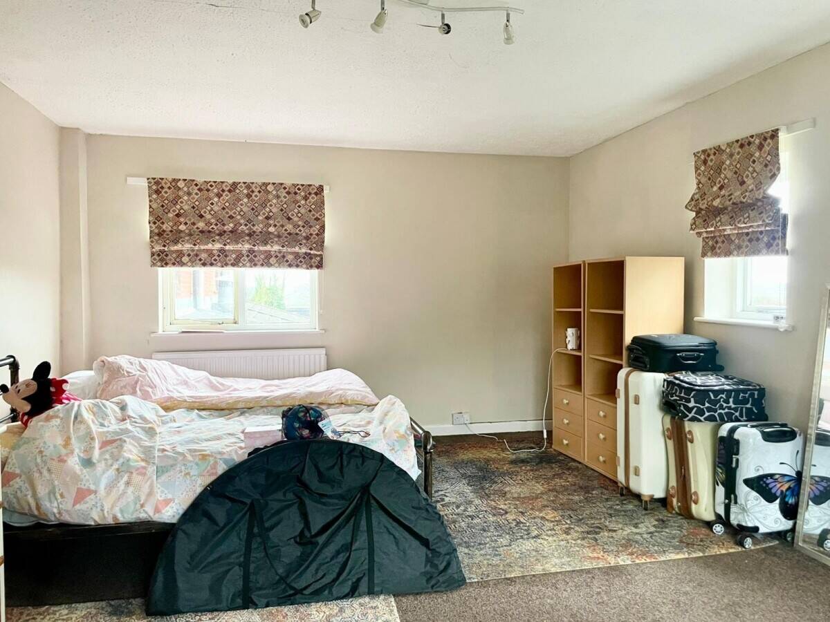 NORFOLK - 4 BEDROOM FOOD-LED PUB WITH LARGE BEER GARDEN AND CAR PARK