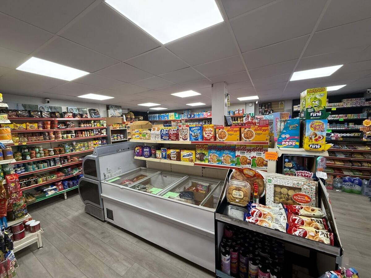 Grocery store & Off-licence for sale and 6 bed flats above Photo 14