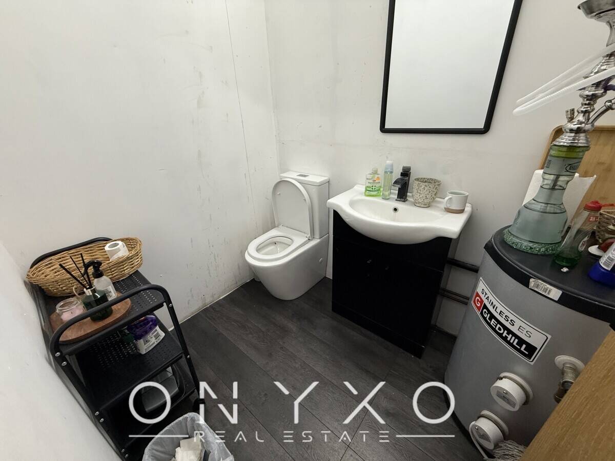 Retail Unit suitable for variety of uses in Reading Photo 12