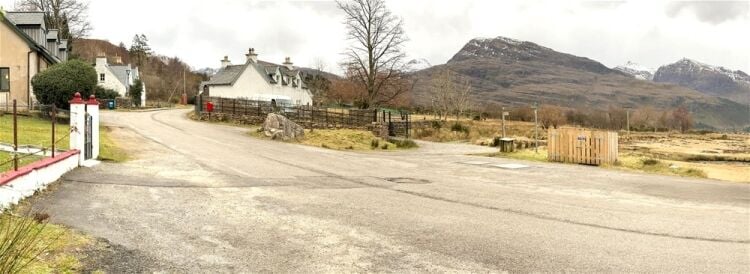 Torridon Stores & Café with Flat Photo 14