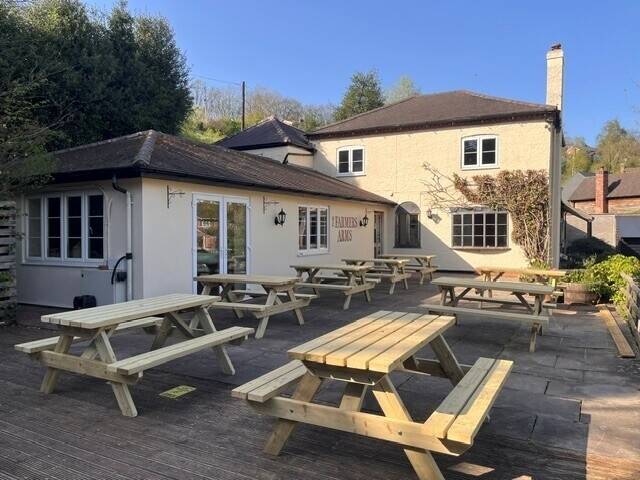 HEREFORDSHIRE - ON THE EDGE OF THE MALVERN HILLS - VILLAGE FREEHOUSE Photo 14