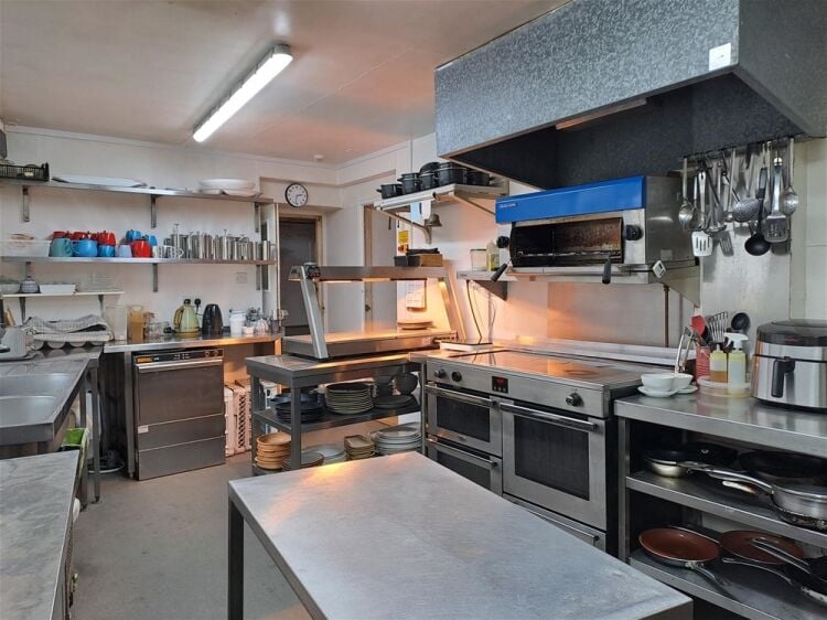 9 Bedroom Boutique Hotel situated in Dartmouth For Sale in Dartmouth