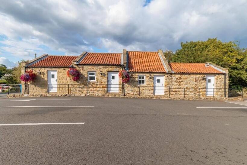 NORTH YORKSHIRE - PROFITABLE PUB & RESTAURANT WITH ELEVEN LETTING BEDROOMS