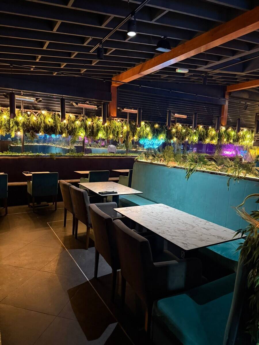 American smoke house and pan Asian restaurant / shisha lounge in turnpike lane