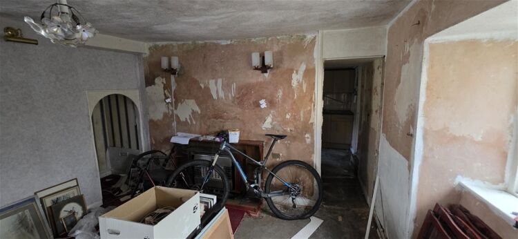 Auction Lot: Renovation-Ready 3-Bedroom Cottage plus Development Land For Sale in Newton Abbot Photo 14