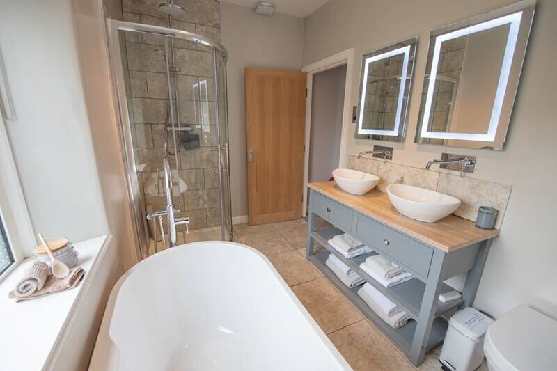 Exceptional, Established Holiday Cottage in the picturesque village of Cononley Photo 14