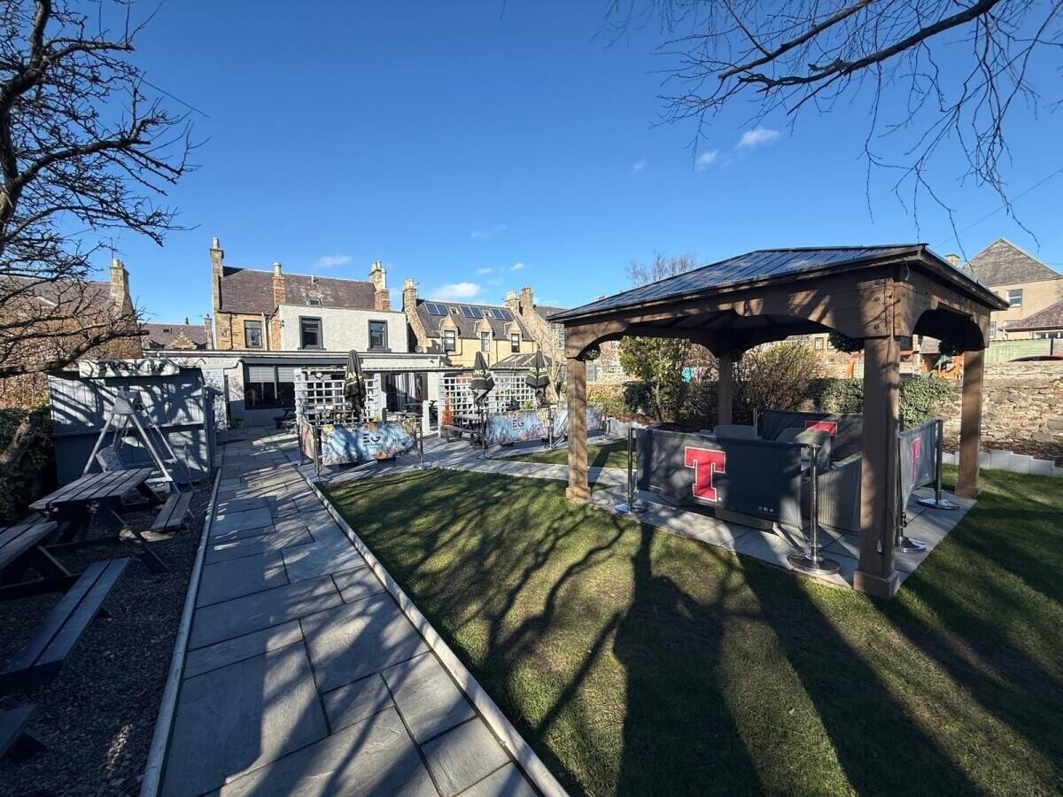 An Impressive Multi-Income Hotel Offered in Immaculate Condition (ref 1807)