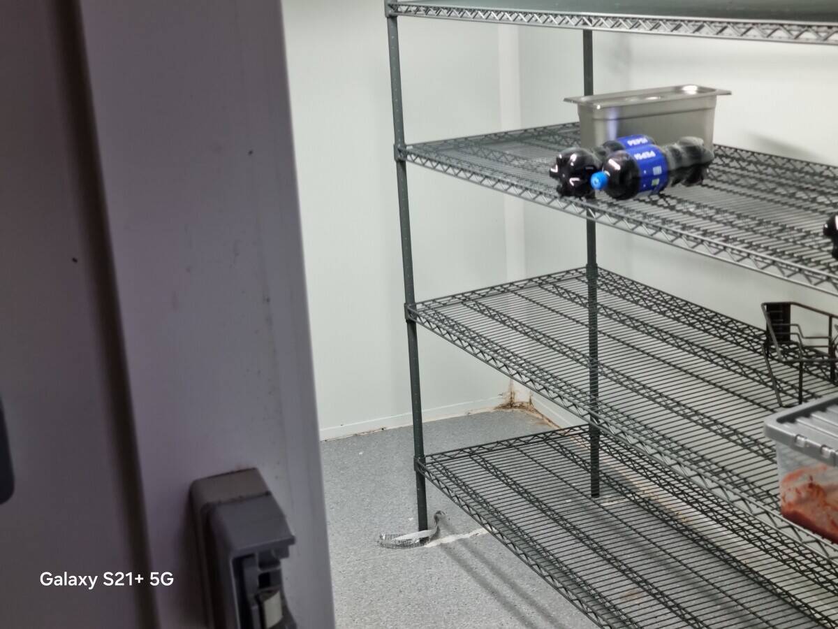 A5 Pizza takeaway with walk in fridge ready to go