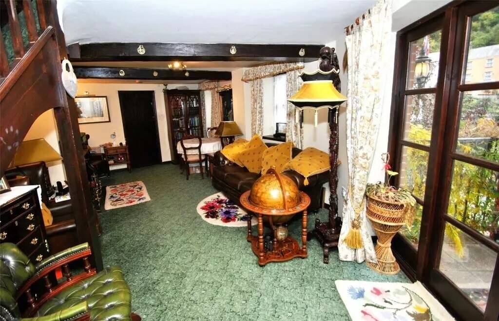 11 BED-GUEST HOUSE, TEA ROOM & SEPARATE 3 BED OWNERS’ COTTAGE