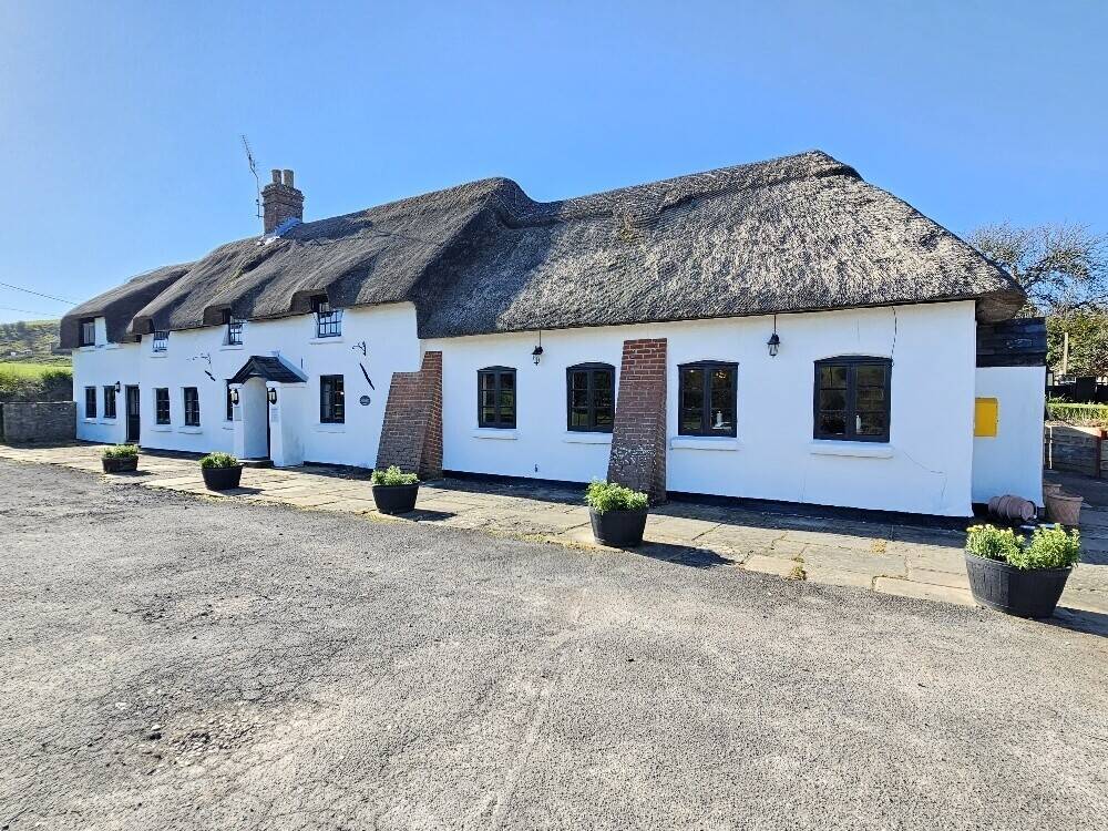 Iconic and Award Winning Free Of Tie Dorset Country Pub With A High Turnover & Exceptional Profits
