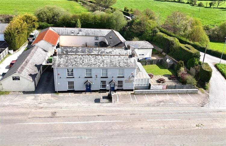 Versatile property offering a ready-made B&B / restaurant trade For Sale in Crediton Photo 14