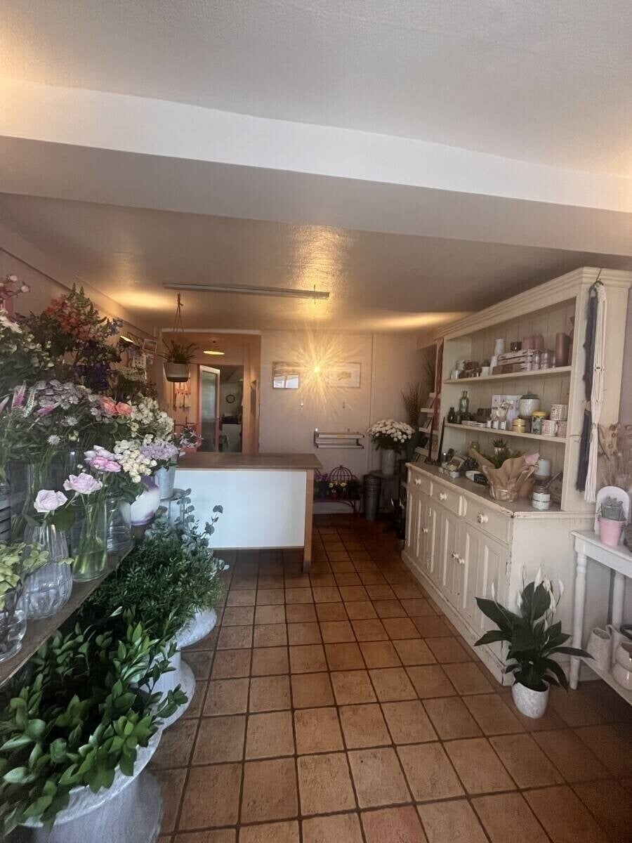 Gorgeous flower shop in Cambridgeshire, with loyal customer base and online presence Photo 7