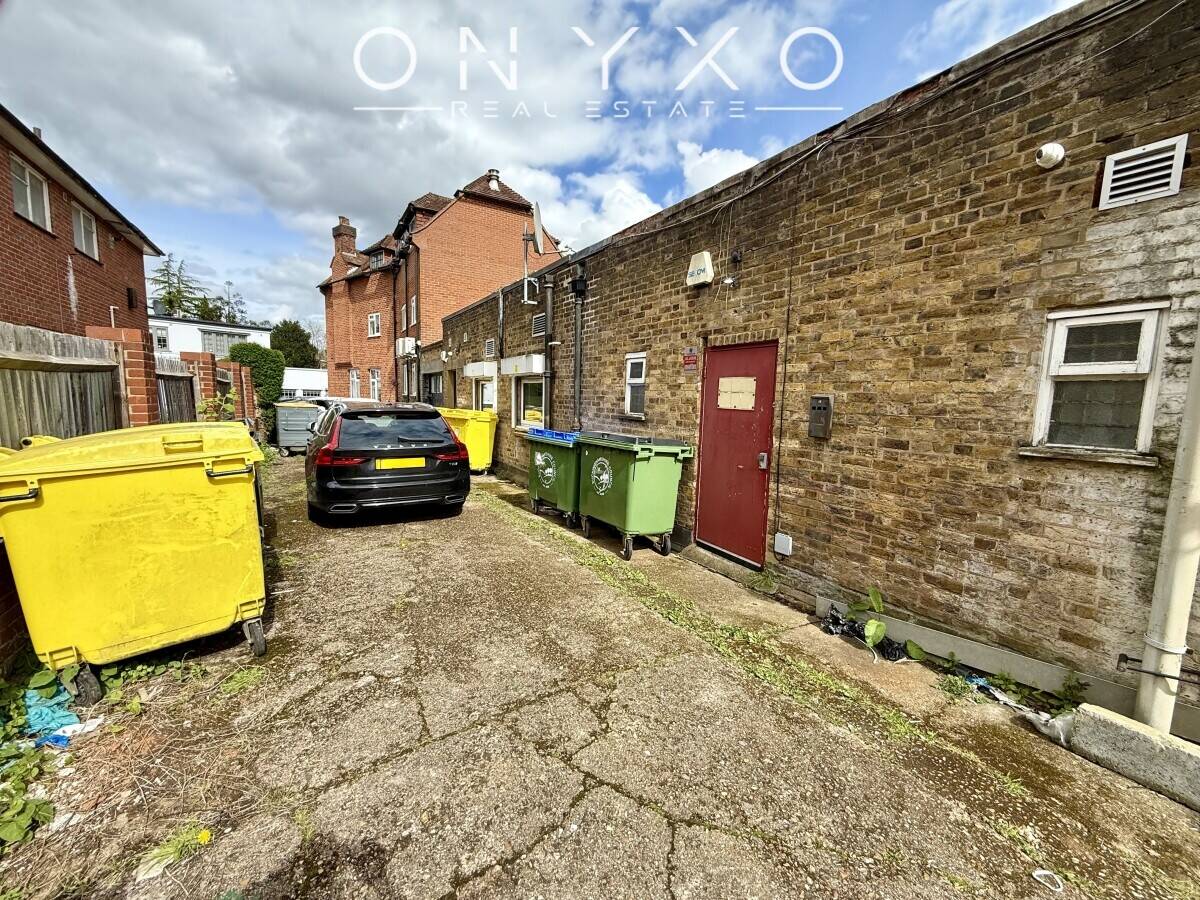 Branded Café & Indian Restaurant for Sale | Busy High Street Location, Buckinghamshire Photo 14